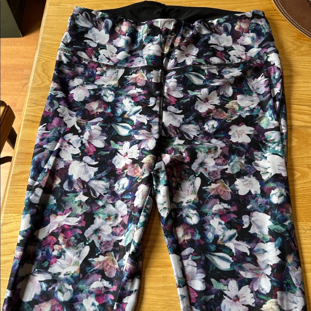 VOGO Athletica White, blue, purple & green floral pattern Legging capris